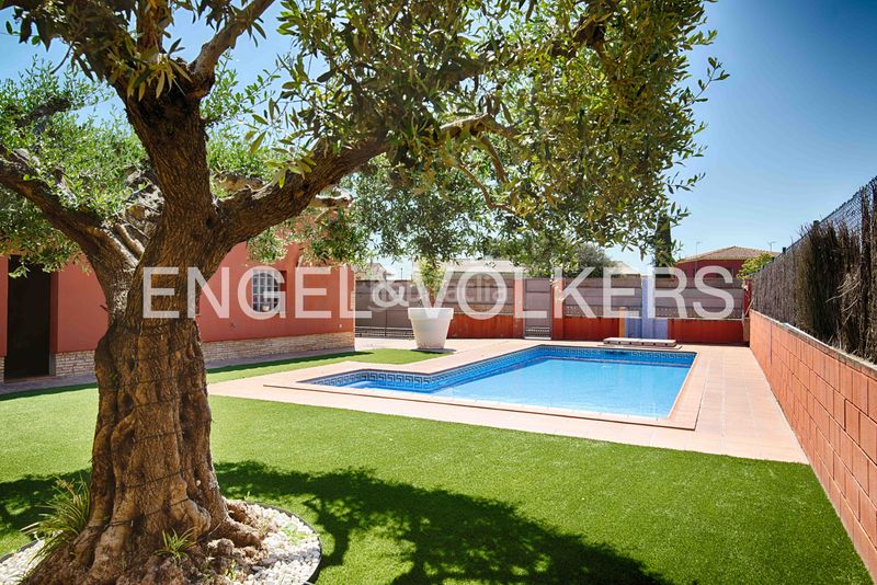 Foto 4384e822-5c4e-4e2f-98e8-cb2cc25f8ce1. Xalet amb xemeneia calefacció aparcament piscina a Navata