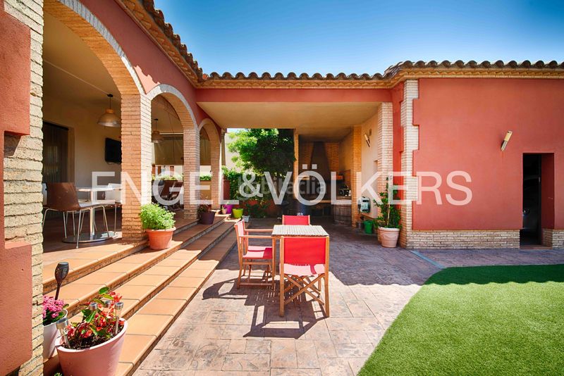 Foto d65a790f-d2fe-4a67-aebd-2b450d11550a. Xalet amb xemeneia calefacció aparcament piscina a Navata