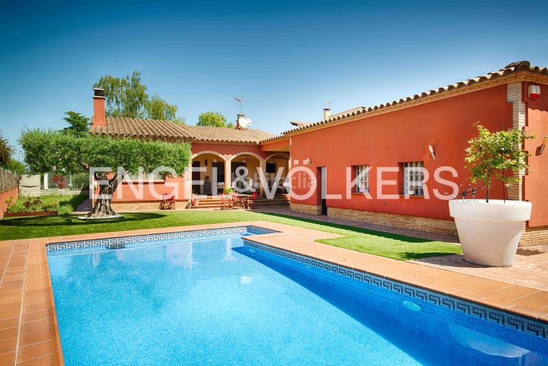 Foto e5cd6a76-c1d7-4d23-b830-91c015f7f9ed. Xalet amb xemeneia calefacció aparcament piscina a Navata