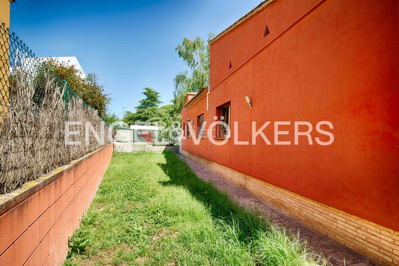 Foto f78330ec-d9ba-4b33-83fe-60212902ab4c. Xalet amb xemeneia calefacció aparcament piscina a Navata