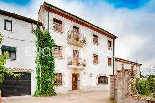 Casa adossada a Carrer Sant Isidre