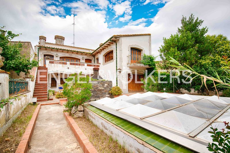 Foto d5c64200-7876-41ff-9879-bc4c18a686ea. Casa adossada amb xemeneia calefacció aparcament piscina a Ordis
