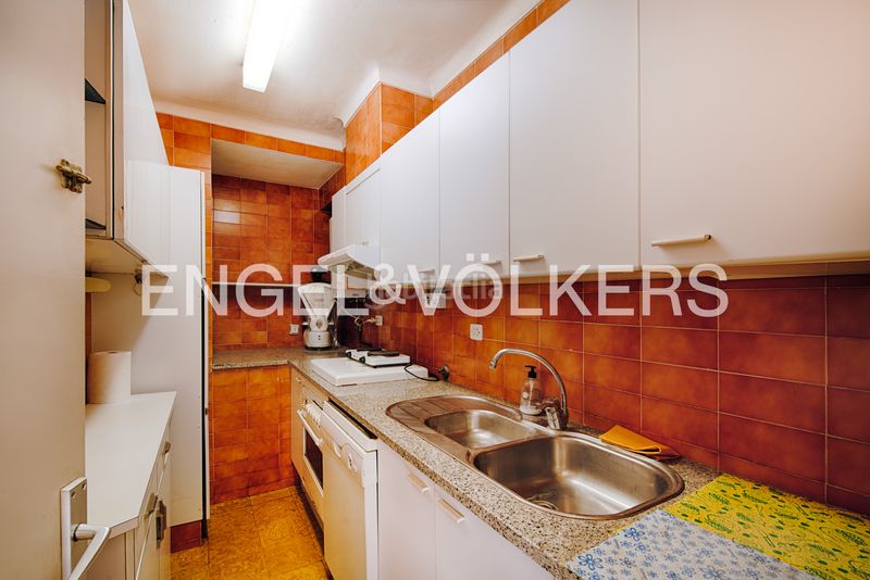 Foto 4f1b3d51-3f99-4317-9473-3141a0f68a0d. Casa pareada casa unifamiliar con local comercial en el centro en Figueres