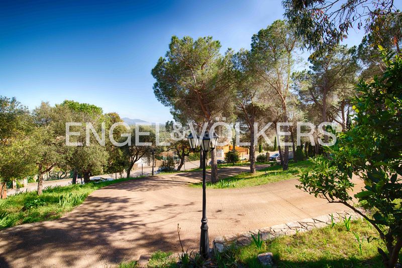 Foto 4c7d5739-2697-495a-b1f9-ae2d2294b1c2. Masia amb xemeneia calefacció aparcament a Rabós