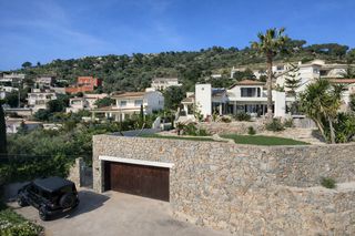Haus  Carrer bèlgica. Villa de lujo en palau-saverdera: elegancia hacienda y lujo cont