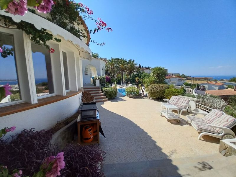 Foto 0d4fc2ba-522b-45f6-b92d-a3d31758bc32. Casa amb piscina a Els Grecs-Mas Oliva Roses
