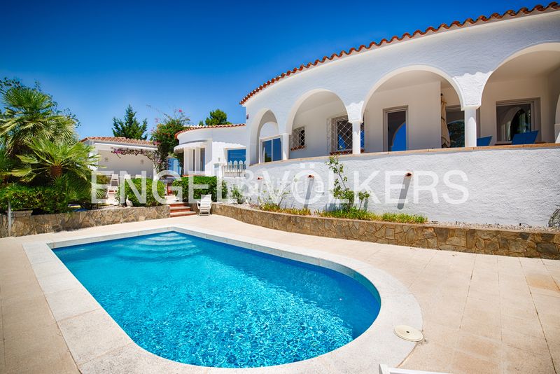 Foto 2f906909-c09b-41e6-b85c-79e91f276585. Casa amb piscina a Els Grecs-Mas Oliva Roses