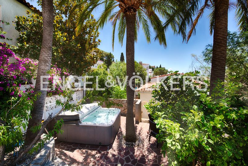 Foto 3cc84b84-d8f8-4ffa-ad79-bbcfbe947321. Casa amb piscina a Els Grecs-Mas Oliva Roses