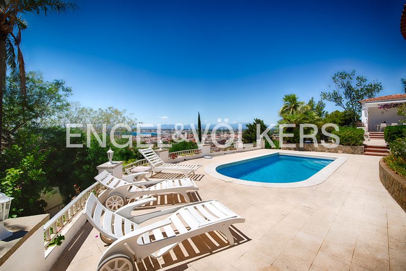 Foto a1c91f66-98ca-4d20-9cda-0c80fdb80f27. Casa amb piscina a Els Grecs-Mas Oliva Roses