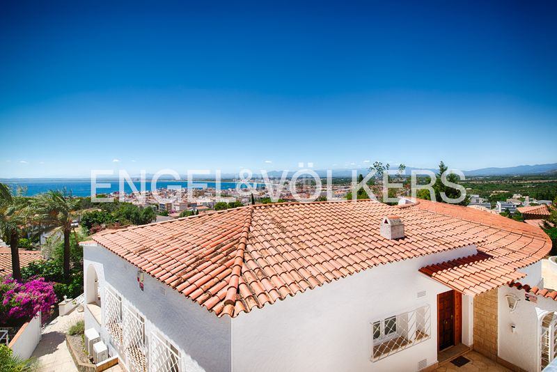 Foto ac255f7a-2686-442f-9713-e45b349ea5e5. Casa amb piscina a Els Grecs-Mas Oliva Roses