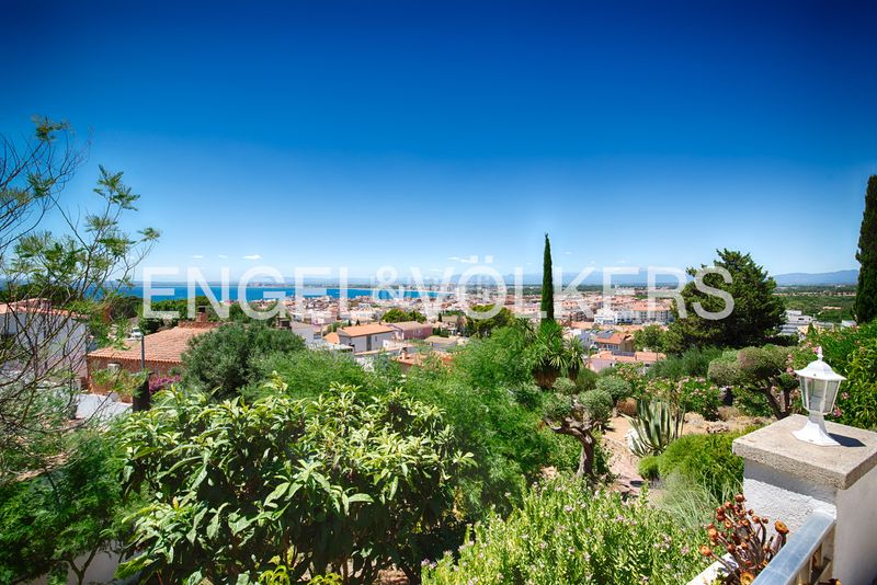 Foto eecd9118-5ab6-4226-92cf-db6244835c43. Casa amb piscina a Els Grecs-Mas Oliva Roses