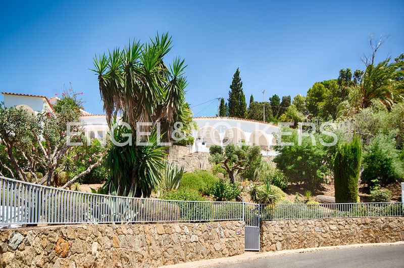 Foto f182827c-7041-49da-ab0d-cc49bb4b4dba. Casa amb piscina a Els Grecs-Mas Oliva Roses