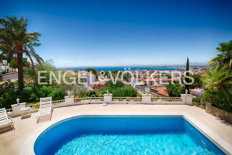 Foto faef540b-a6a6-4bbf-a3cd-822a1818f7c9. Casa amb piscina a Els Grecs-Mas Oliva Roses