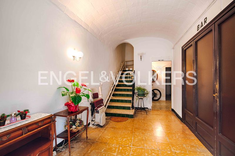 Foto ac0cbdaa-866e-427b-b5fb-124b0fa06c42. Masia amb xemeneia calefacció aparcament a Darnius