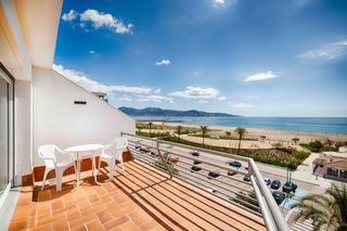 Piccolo appartamento in Salins - Cavall de Mar. Vive frente al mar: luz, vistas y licencia turística