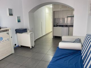 Estudi  Carrer cap ponent. Apartamento con licencia turistica en roses ( santa margarita)