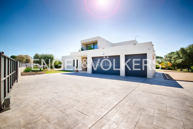 Foto bf19213d-2c10-4db6-8656-b18525220968. Casa amb xemeneia calefacció aparcament piscina a Peralada