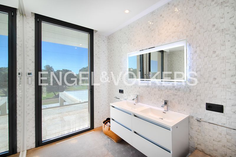 Foto efa39d17-277b-412e-b335-8ef0efdd0598. Casa amb xemeneia calefacció aparcament piscina a Peralada