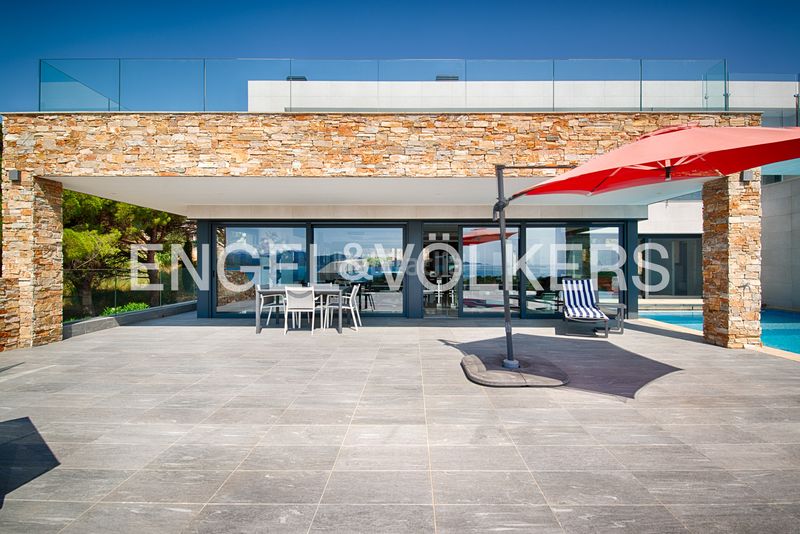 Foto 134d98cf-28b5-4f5e-b62a-7d2917405eb1. Casa amb calefacció aparcament piscina a Grifeu - Cap Ras - Els Estanys - Sant Genís Llançà