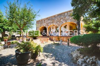 Towny house  Carrer de josep pla. Casa pareada en venta en fortià