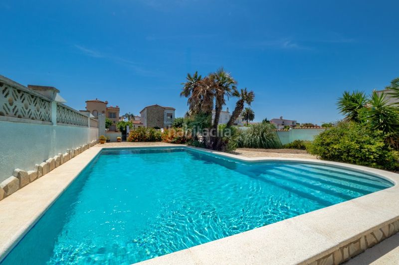 Foto 0bc184ed-3a9a-4298-951f-ca332b4552eb. Casa amb aparcament piscina a Cap Ras - Creus - Falconera Empuriabrava