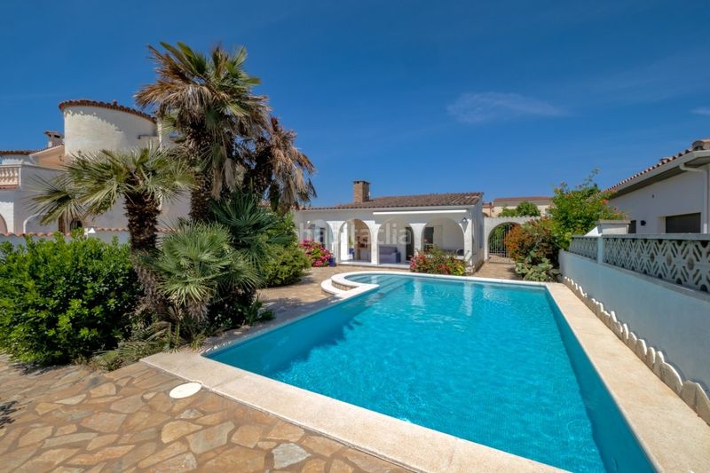 Foto 1cfcbb77-99bf-476a-80fe-0d84d4bfa147. Casa amb aparcament piscina a Cap Ras - Creus - Falconera Empuriabrava