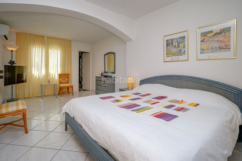Foto 4b2e73f5-820a-4470-9bab-e3797e00db2d. Casa amb aparcament piscina a Cap Ras - Creus - Falconera Empuriabrava