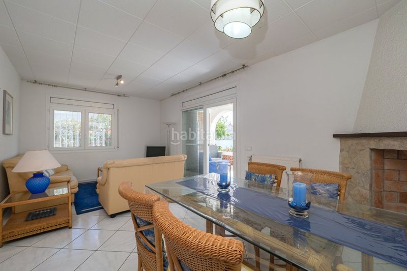 Foto 6d513377-bd6a-406c-96e9-89263611653b. Casa amb aparcament piscina a Cap Ras - Creus - Falconera Empuriabrava
