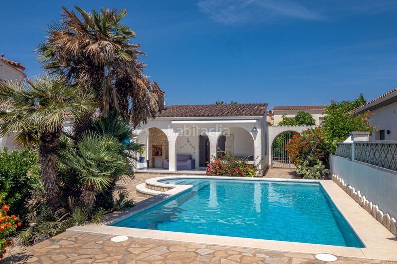 Foto 835a4e59-7e3a-48dc-8d7d-9cfafed821b1. Casa amb aparcament piscina a Cap Ras - Creus - Falconera Empuriabrava