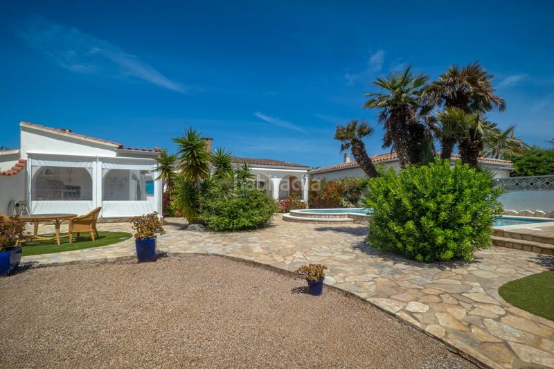 Foto a36606ac-2a5f-418f-8a57-f014247c05a5. Casa amb aparcament piscina a Cap Ras - Creus - Falconera Empuriabrava