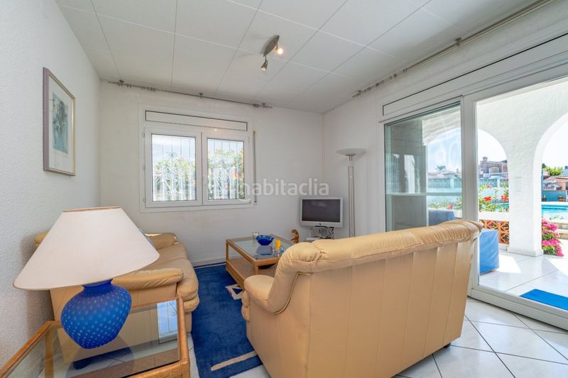Foto a42aa9d3-d36a-4855-8765-e14145028725. Casa amb aparcament piscina a Cap Ras - Creus - Falconera Empuriabrava