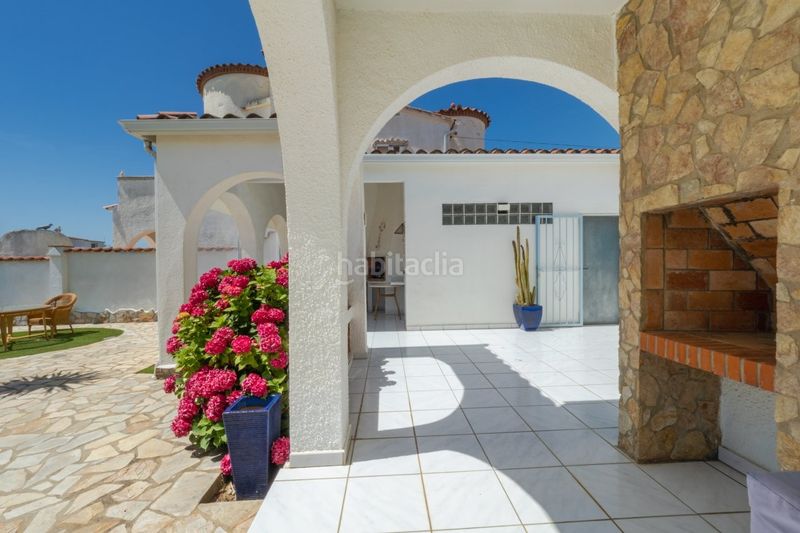 Foto b218e266-5933-43a9-a6ff-65fbfa18ac70. Casa amb aparcament piscina a Cap Ras - Creus - Falconera Empuriabrava