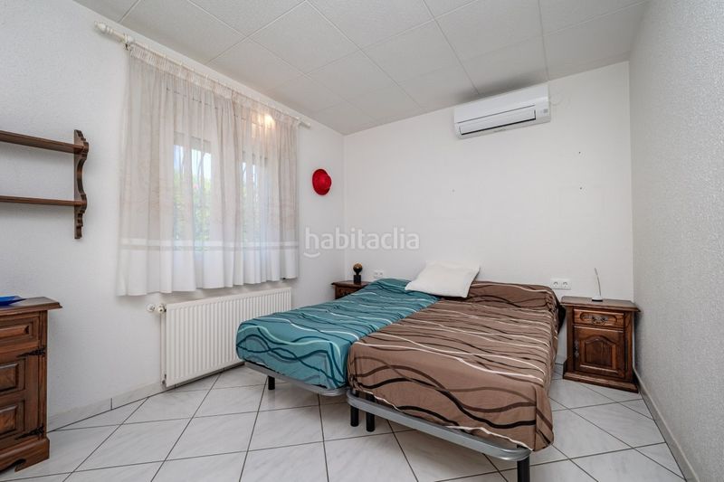Foto b83478c5-2fb0-43c5-8c64-fd8ecd6b5cf1. Casa amb aparcament piscina a Cap Ras - Creus - Falconera Empuriabrava