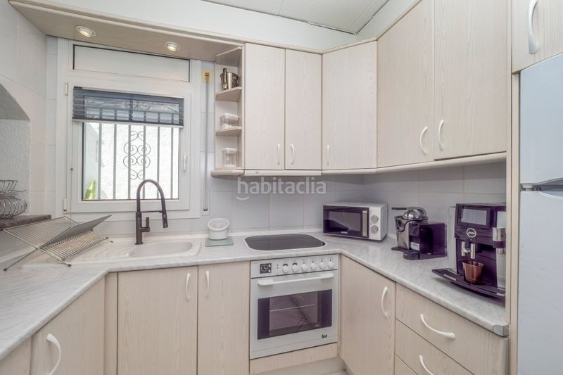 Foto bb0b1a03-8fe2-40a9-aa02-7f565e7eb337. Casa amb aparcament piscina a Cap Ras - Creus - Falconera Empuriabrava