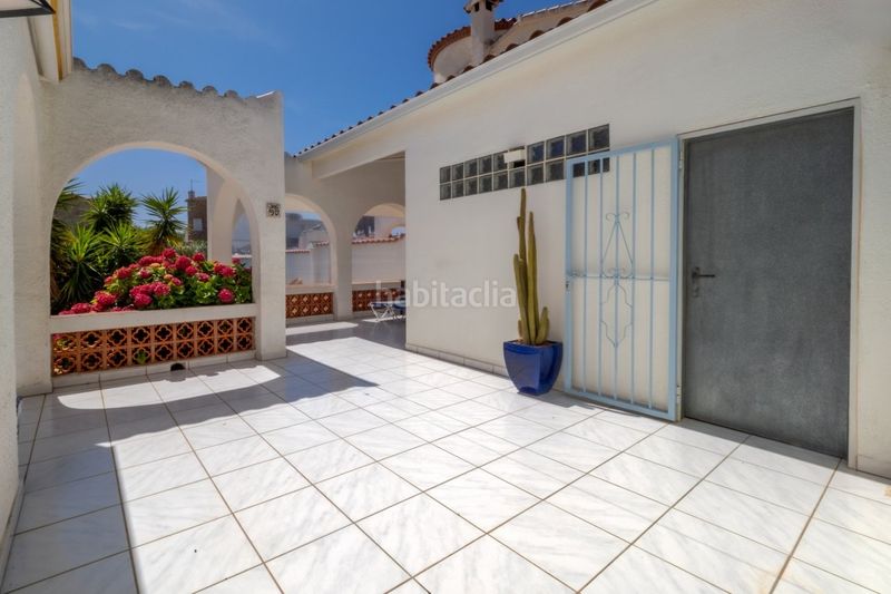 Foto c86636a7-334b-447f-a513-2f1d4123b502. Casa amb aparcament piscina a Cap Ras - Creus - Falconera Empuriabrava