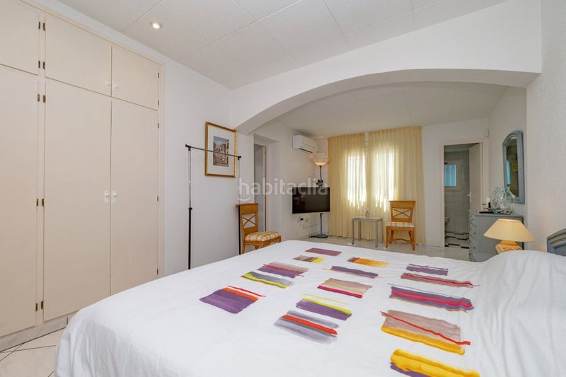 Foto cd3fb574-757f-4e39-9527-f81226a27de2. Casa amb aparcament piscina a Cap Ras - Creus - Falconera Empuriabrava
