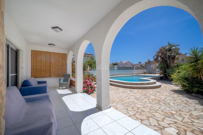 Foto da72b905-e611-4d7b-9fb7-896031d6862e. Casa amb aparcament piscina a Cap Ras - Creus - Falconera Empuriabrava