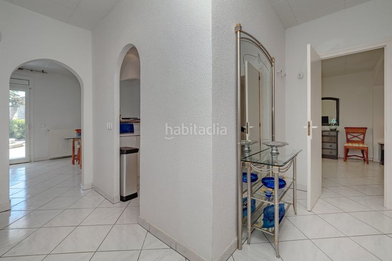 Foto f2597bbb-9881-461c-ae78-1301441c046c. Casa amb aparcament piscina a Cap Ras - Creus - Falconera Empuriabrava