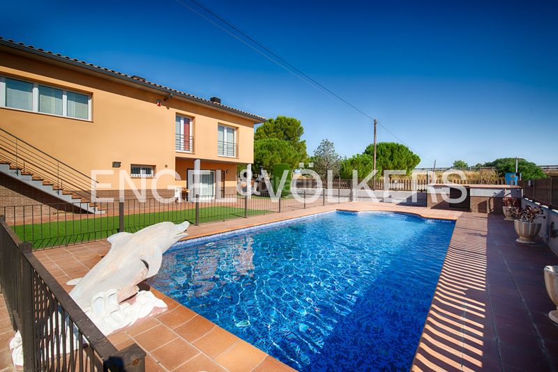 Foto 4ae77e55-c912-427c-b1c3-d820270ca236. Casa amb xemeneia calefacció aparcament piscina a Vilamalla