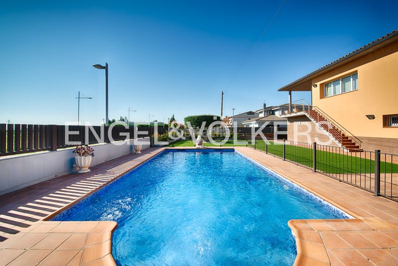 Foto 9c66be4f-f82a-4cb5-b082-5a60d12827f7. Casa amb xemeneia calefacció aparcament piscina a Vilamalla