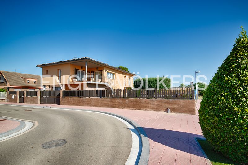 Foto b76ef39b-bad5-422d-8576-2325e9ac276f. Casa amb xemeneia calefacció aparcament piscina a Vilamalla