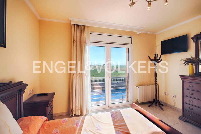 Foto fbef9e36-3b7a-4e9a-a627-09aa95d7f57f. Casa amb xemeneia calefacció aparcament piscina a Vilamalla