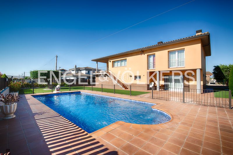 Foto ffbc66da-0c9a-4c1d-ad34-34f956b21262. Casa amb xemeneia calefacció aparcament piscina a Vilamalla