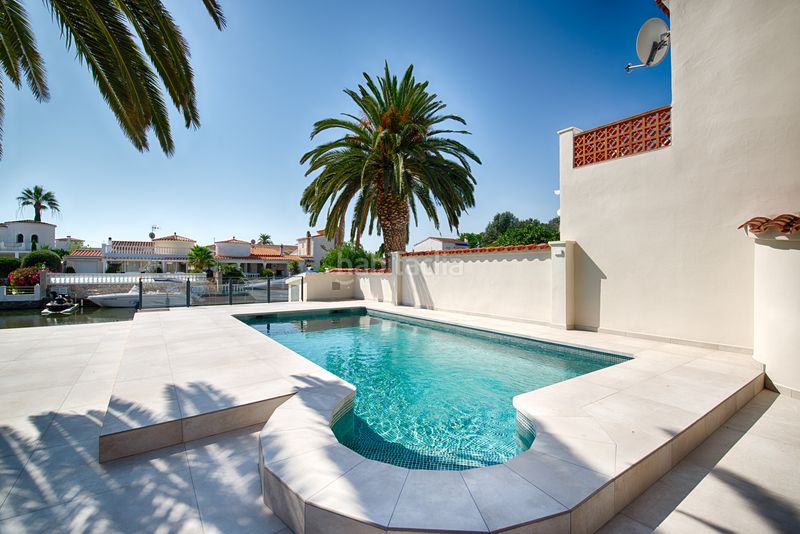 Foto 2087e911-3b28-4073-ab0d-9cd9fd0bb14d. Casa amb calefacció aparcament piscina a Tordera - Fluvià - Llobregat Empuriabrava
