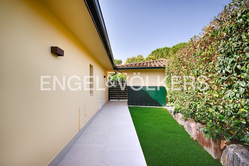 Foto 643d60c2-b1ca-4292-8184-3a0d39319776. Casa amb calefacció aparcament piscina a Navata