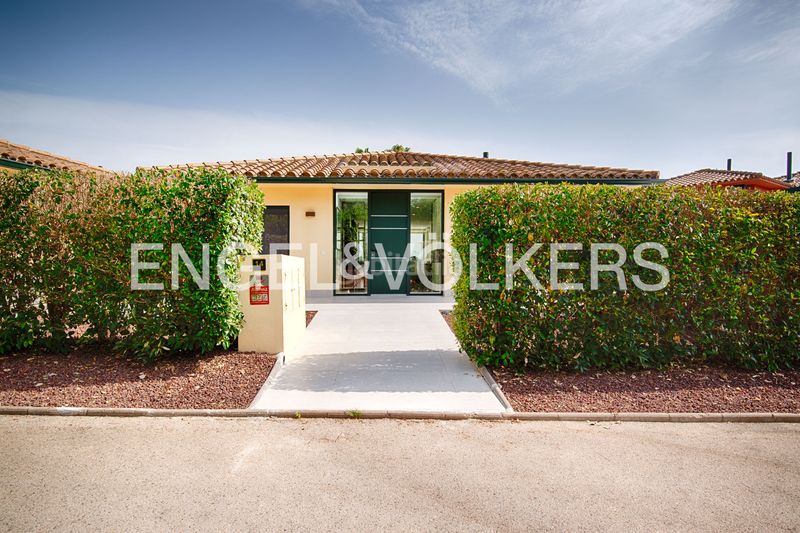 Foto b3735aa7-f98a-4cbb-92b8-6366ca6c1d16. Casa amb calefacció aparcament piscina a Navata