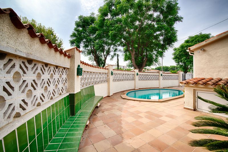 Foto bfb65b03-f159-4154-8833-ad4cd2c15e06. Casa amb aparcament piscina a Carlit - Montseny Empuriabrava