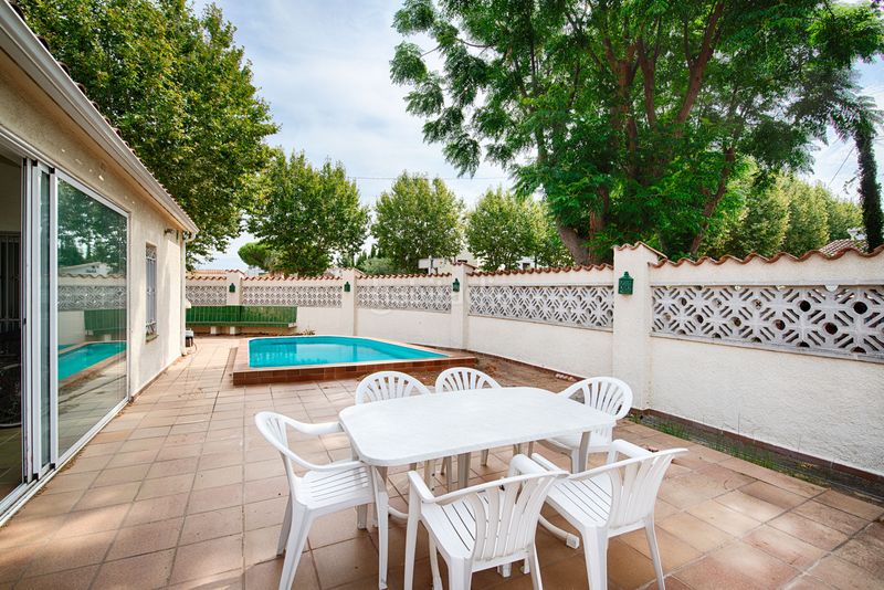 Foto d6f1b567-e252-4da5-a418-3d412d9169ab. Casa amb aparcament piscina a Carlit - Montseny Empuriabrava