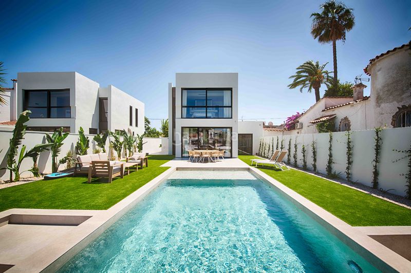 Foto 1cdd202a-7d3f-49dc-b698-34f85aba593e. Casa amb aparcament piscina a Segre - Ebre - Ter Empuriabrava