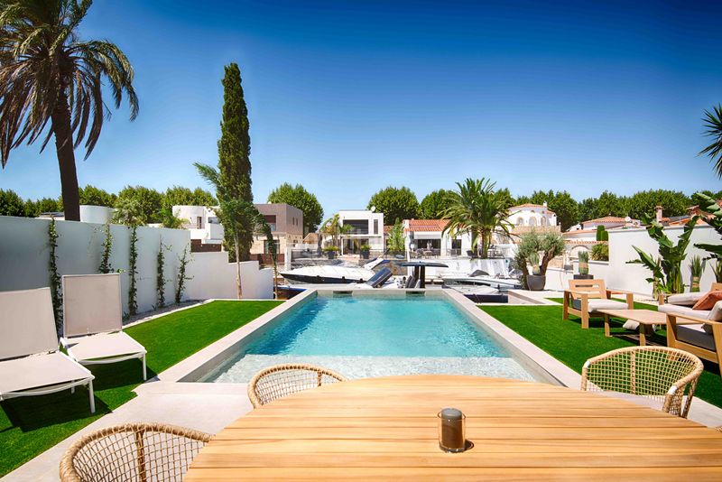 Foto 9014fa8c-1cc6-4fe2-9051-2b3dd692b2ea. Casa amb aparcament piscina a Segre - Ebre - Ter Empuriabrava